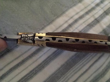 Hola a todos , un familiar me pide que le ponga a la venta 2 navajas y un cuchillo , el cuchillo es nuevo 12