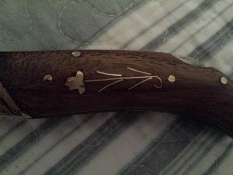 Hola a todos , un familiar me pide que le ponga a la venta 2 navajas y un cuchillo , el cuchillo es nuevo 11