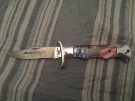Hola a todos , un familiar me pide que le ponga a la venta 2 navajas y un cuchillo , el cuchillo es nuevo 21