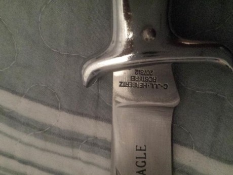 Hola a todos , un familiar me pide que le ponga a la venta 2 navajas y un cuchillo , el cuchillo es nuevo 20