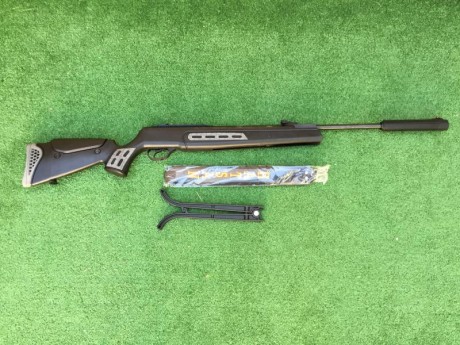 Hola!!
Vendo carabina Hatsan 125 Sniper de resorte, es de calibre 5.5mm, tiene bastante uso aunque funciona 00