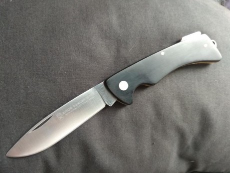 Vendo o cambio navaja Aitor , modelo Ranger , en micarta junto con funda lona gruesa, para dicho modelo.

También 00