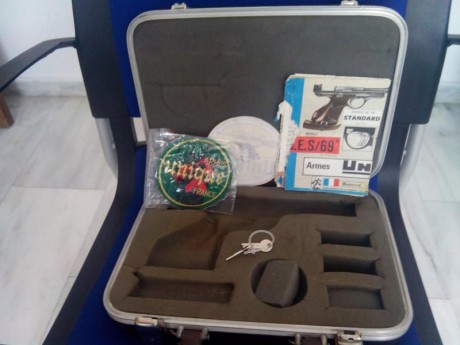Vendo un maletín original modelo de luxe de colección para Unique Des, tiene cerraduras con su juego de 01