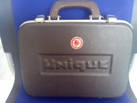 Vendo un maletín original modelo de luxe de colección para Unique Des, tiene cerraduras con su juego de 00
