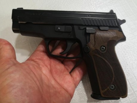 Hola vendo Sig Sauer P239 con dos cargadores.
En buen estado general sólo tiene un poco de desgaste en 02
