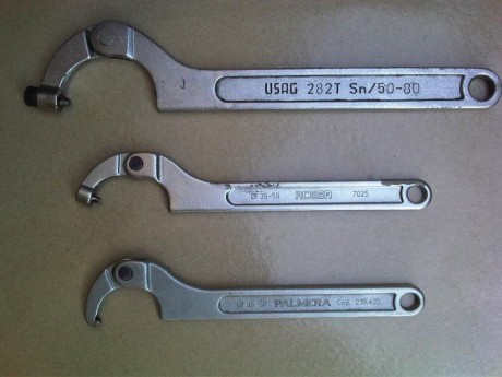 Bueno necesito si alguien sabe como se llama la llave necesaria para sacar el tornillo con dos muecas 22