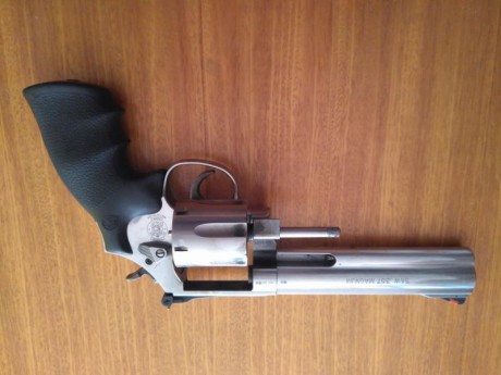 Vendo revolver 6 pulgadas Smith & Wesson cal. 357

Precio 550,00€

Incluye empuñadura precision 01