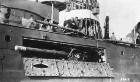  http://erooups.com/2010/04/18/censored_photos_of_world_war_i_23_pics.html  100
