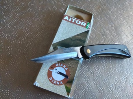 Navaja Aitor Diana. (Ermua). Nueva a estrenar con caja y cordón fiador.
Precio..145€
telleiro@gmail.com.

Colección 01
