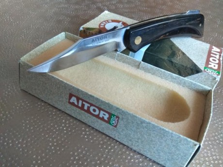 Navaja Aitor Diana. (Ermua). Nueva a estrenar con caja y cordón fiador.
Precio..145€
telleiro@gmail.com.

Colección 00