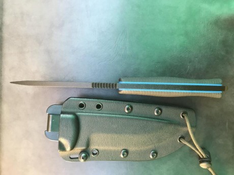 Vendo cuchillo ESEE-5 con filo liso, viene con cachas de canvas micarta verde, a parte regalo cachas de 00