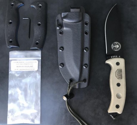 Vendo cuchillo ESEE-5 con filo liso, viene con cachas de canvas micarta verde, a parte regalo cachas de 10