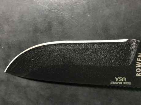 Vendo cuchillo ESEE-5 con filo liso, viene con cachas de canvas micarta verde, a parte regalo cachas de 30