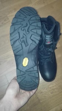 Hola pues vendo botas de caza o para senderismo de la marca SEGARRA de la talla 45 dispongo de 1 par lo 00