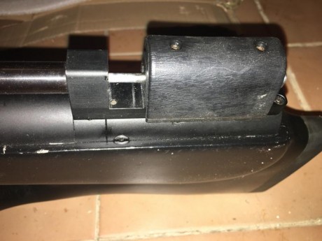 Un amigo me a pedido que le ponga a la venta esta carabina contá de cargador monotiro y multitiro,bipode, 10