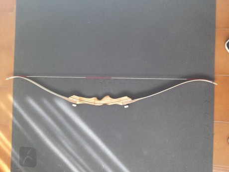 Son idénticos, de madera y palas compuestas, muy buena calidad. 44" de largo, 24" de apertura 00