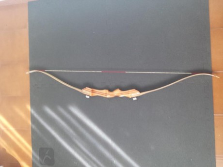 Son idénticos, de madera y palas compuestas, muy buena calidad. 44" de largo, 24" de apertura 10