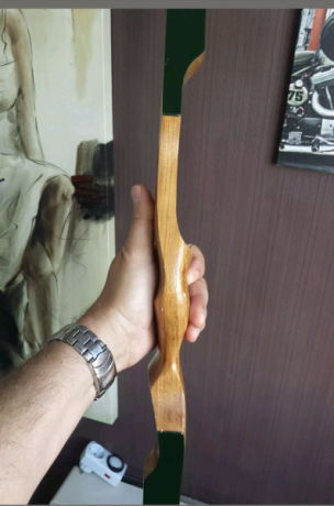 Es precioso, de una pieza con palas reforzadas compuesta. Siempre destensado y sin uso. Como nuevo. Mide 22