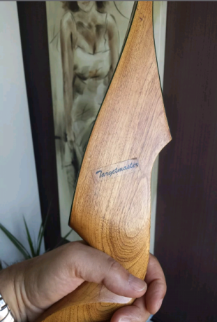 Es precioso, de una pieza con palas reforzadas compuesta. Siempre destensado y sin uso. Como nuevo. Mide 20