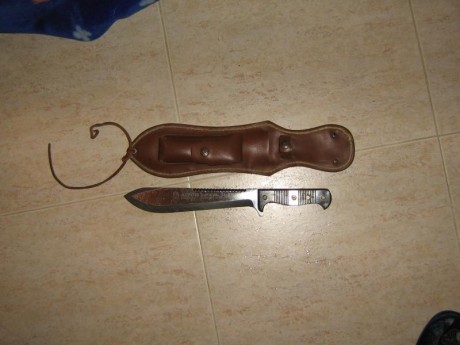 Vendo Aitor Survival 21, con funda de las antiguas, 120 euros gastos de envío por mensajería en península 00