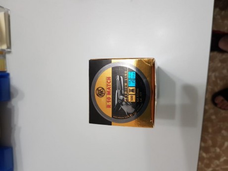 LOTE 1: 29 cajas de balines RWS Basic, dos cajas de latas enteras y sin desprencintar, y la otra con 9 10