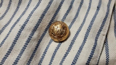 Buenas noches en una limpieza en casa de unos familiares, entre ropa antigua he localizado un unifrome 01