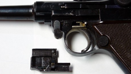 Se vende Luger P08 Krieghoff.

El arma viene con un cargador, la numeración del cargador no coincide con 02