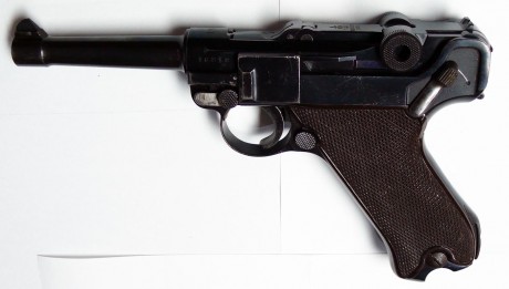 Se vende Luger P08 Krieghoff.

El arma viene con un cargador, la numeración del cargador no coincide con 00