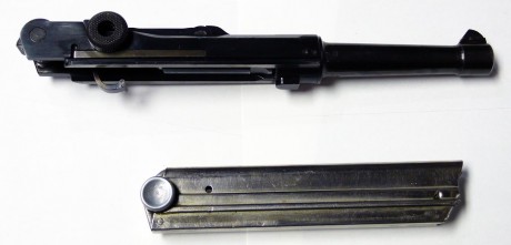 Se vende Luger P08 Krieghoff.

El arma viene con un cargador, la numeración del cargador no coincide con 12