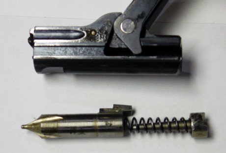 Se vende Luger P08 Krieghoff.

El arma viene con un cargador, la numeración del cargador no coincide con 30