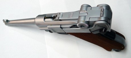 Se vende Luger P08 fabricada por Mauser, no ha pegado un solo disparo, el acabado creo que es anodizado 11