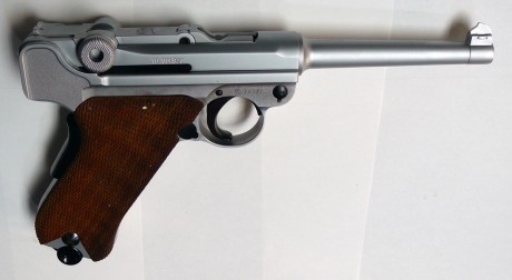 Se vende Luger P08 fabricada por Mauser, no ha pegado un solo disparo, el acabado creo que es anodizado 10