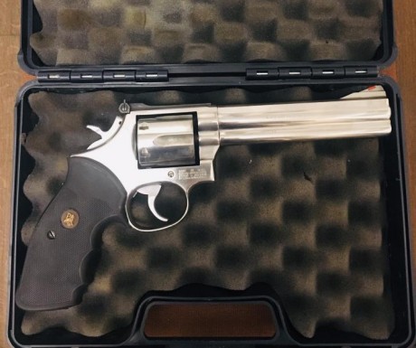   VENDIDO    VENDO REVOLVER SMITH & WESSON 686. PRECIO 400€ 

Cañón de 6" diseñado para disparar 02