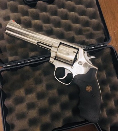   VENDIDO    VENDO REVOLVER SMITH & WESSON 686. PRECIO 400€ 

Cañón de 6" diseñado para disparar 00