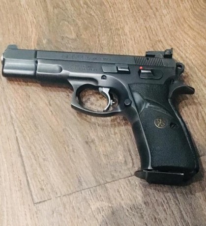 VENDIDA   VENDIDA  Pistola CZ BRENO 9 mm parabelum. 
450€. 
Gatillo ajustado para precisión. 2cargadores. 02