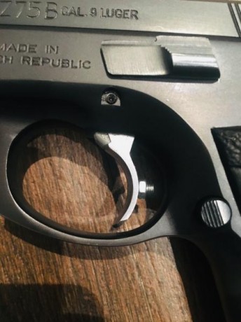 VENDIDA   VENDIDA  Pistola CZ BRENO 9 mm parabelum. 
450€. 
Gatillo ajustado para precisión. 2cargadores. 00