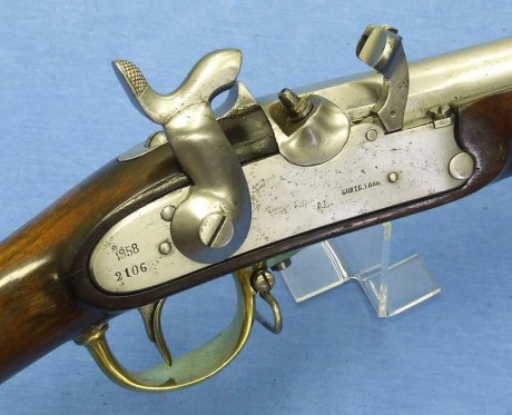 Voy a colocar unas fotos de un arma larga alemana de llave de mecha del siglo XVI. 41