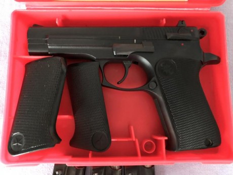 Se vende Star 30M, muy buen estado con caja original y 4 cargadores y un manual de la Ertzaintza.Por 230€, 01