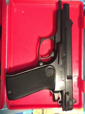 Se vende Star 30M, muy buen estado con caja original y 4 cargadores y un manual de la Ertzaintza.Por 230€, 00