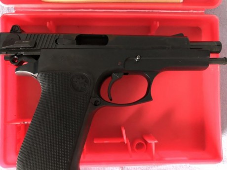 Se vende Star 30M, muy buen estado con caja original y 4 cargadores y un manual de la Ertzaintza.Por 230€, 11