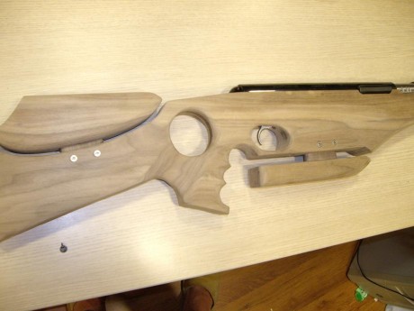 Lo dicho, voy a intentar fabricar dos culatas en serie, seran en madera de nogal americano con barniz 112