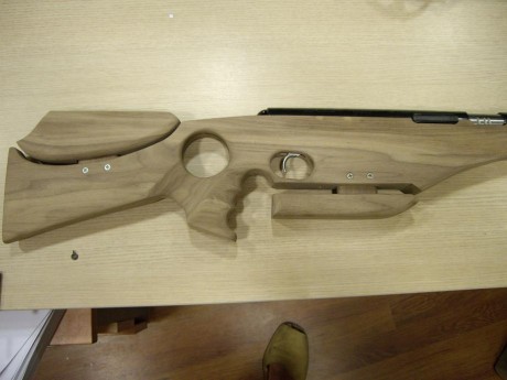 Lo dicho, voy a intentar fabricar dos culatas en serie, seran en madera de nogal americano con barniz 110