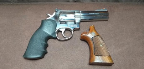 Hola, vendo revolver Smith & Wesson modelo 686 de 4 pulgadas, perfecto estado, está pulido a espejo 02