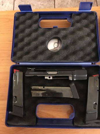 Vendo mi cz 75 sp 01 con sus tres cargadores y su caja y manuales originales más carro del 22 también 00