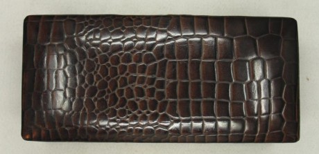 Vendo este estuche para una pistola del 6,35 o un revólver pequeño.

Exterior de símil piel de cocodrilo 02