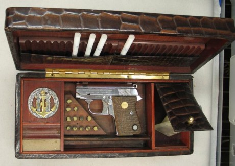 Vendo este estuche para una pistola del 6,35 o un revólver pequeño.

Exterior de símil piel de cocodrilo 00