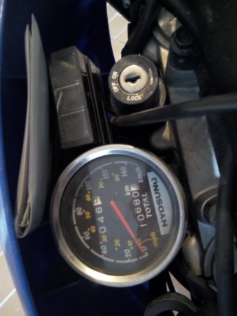 Vendo hyosung xrx 125 cc, perfecta como primera moto para aprender, es trail, se puede llevar con el carnet 02