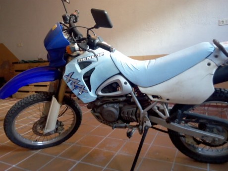 Vendo hyosung xrx 125 cc, perfecta como primera moto para aprender, es trail, se puede llevar con el carnet 00