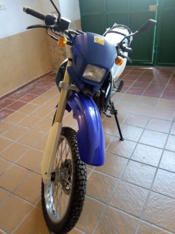 Vendo hyosung xrx 125 cc, perfecta como primera moto para aprender, es trail, se puede llevar con el carnet 11