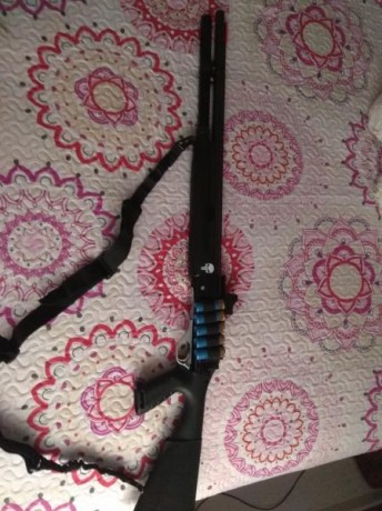 Se vende escopeta semiautomática Fabarm customizada, tiene rail weaver, dispongo de la culata original 11